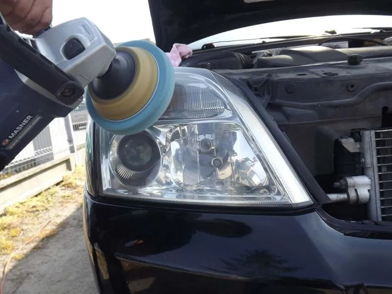Skuteczne sposoby na to, jak zregenerować lampy w samochodzie