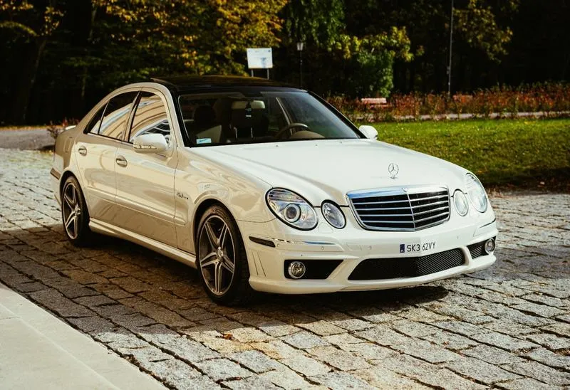 Gdzie znaleźć moduł Bluetooth w Mercedesie W211? Oto praktyczny przewodnik