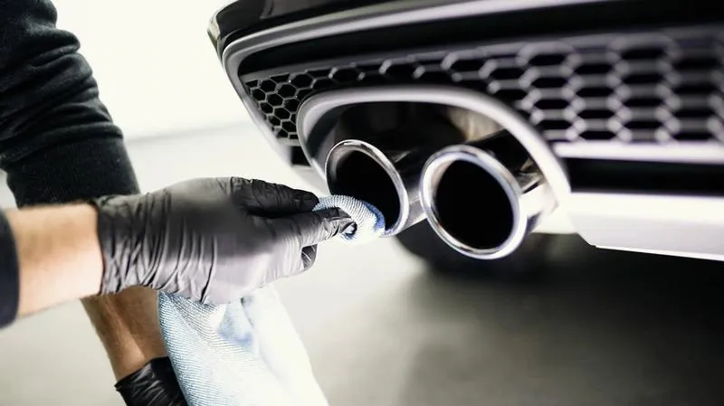 Jak skutecznie wyczyścić wydech w motocyklu i przywrócić mu blask