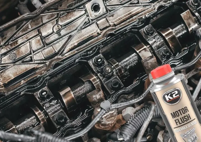 Jak skutecznie zrobić płukankę silnika dla lepszej wydajności?