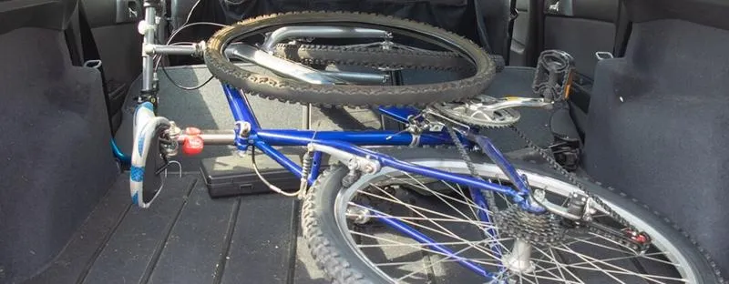 Praktyczne porady: jak łatwo włożyć rower do samochodu